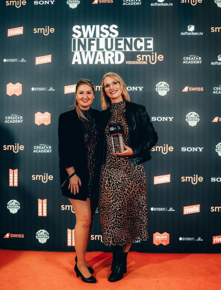 Miss Finance Wiki-influenceraward-roterteppich-mitagiwee