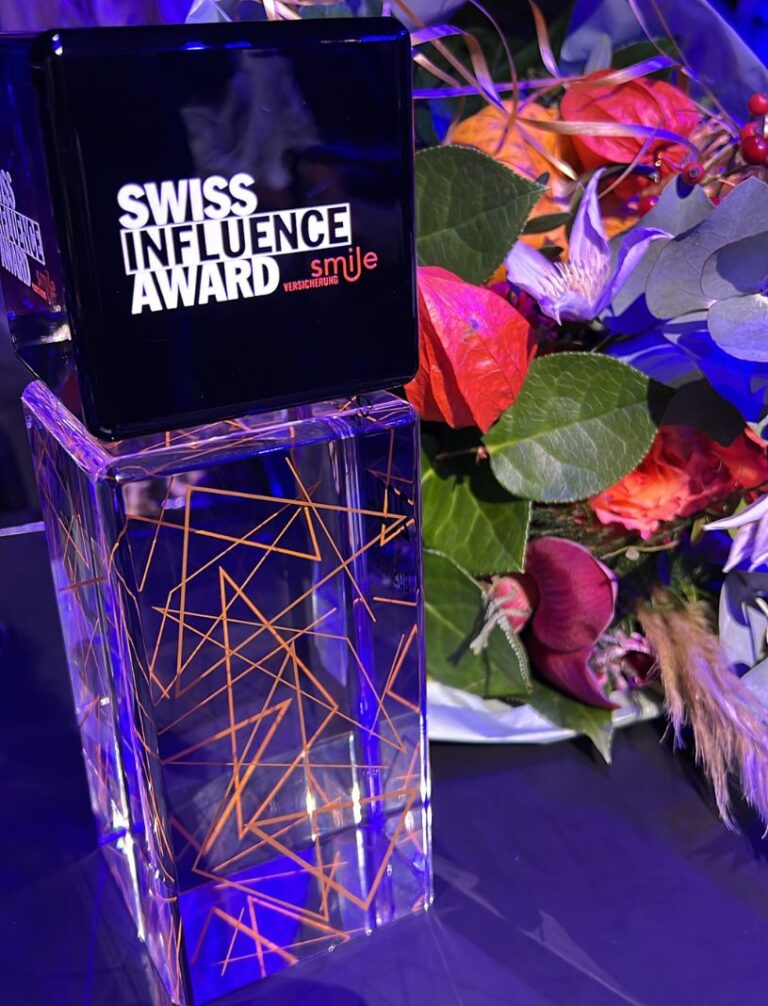 Miss Finance Wiki-influenceraward-trophae
